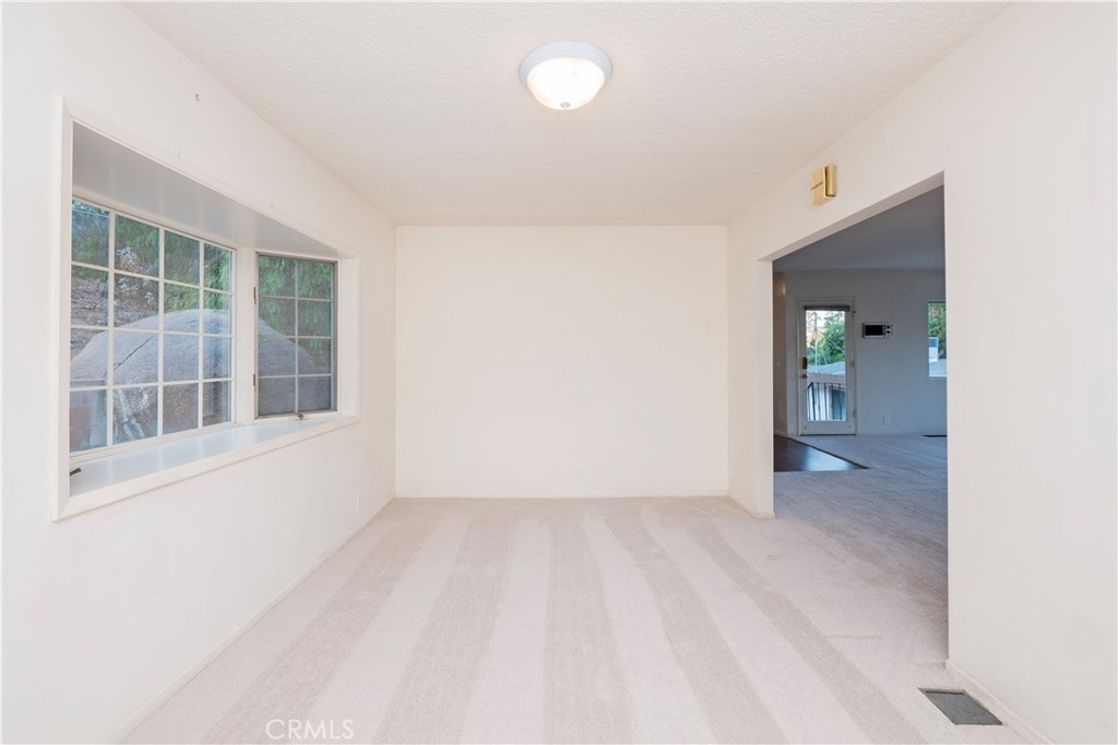 4227 Miramonte Place Riverside, CA 92501 - Photo 13 of 32