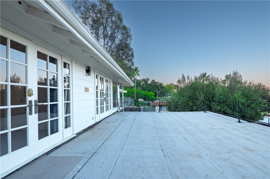 4227 Miramonte Place Riverside, CA 92501 - Photo 5 of 32