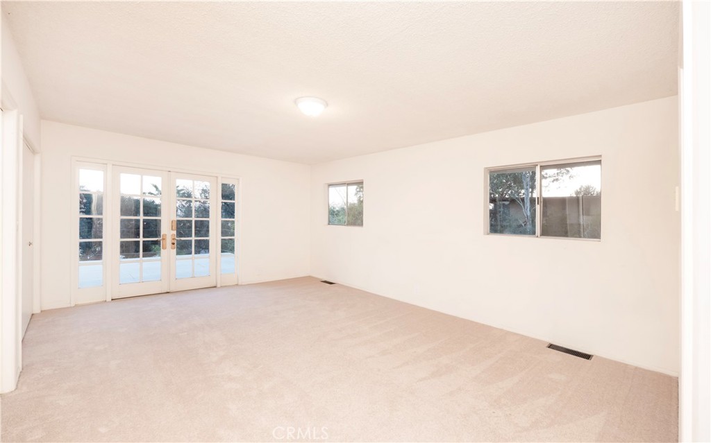 4227 Miramonte Place Riverside, CA 92501 - Photo 6 of 32