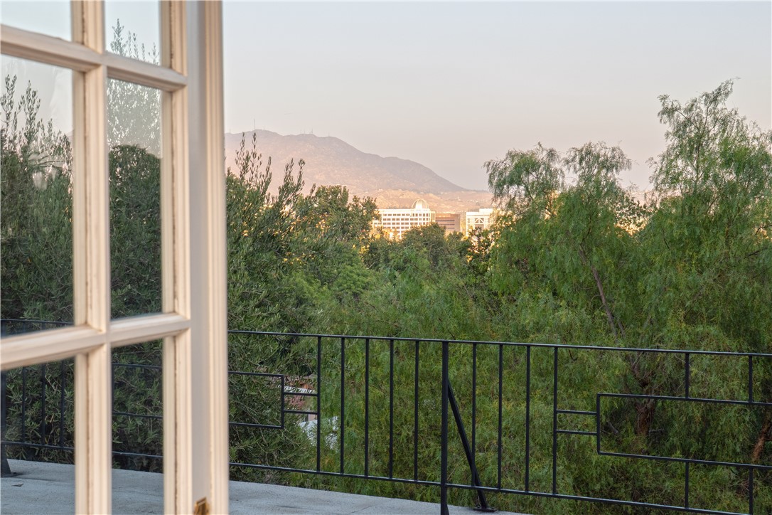 4227 Miramonte Place Riverside, CA 92501 - Photo 7 of 32