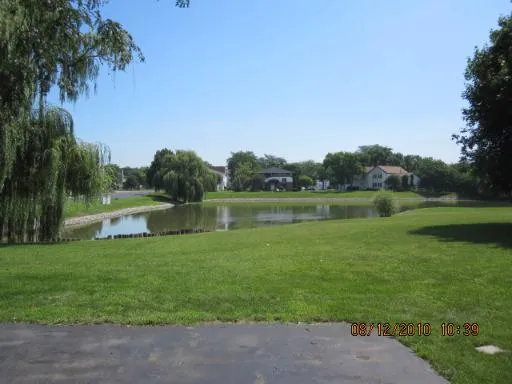 $2,375 | 320 Inverrary Lane, Deerfield, IL 60015