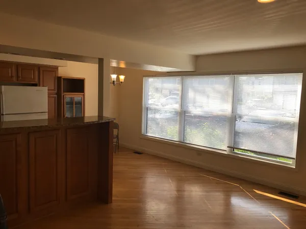 $2,375 | 320 Inverrary Lane, Deerfield, IL 60015