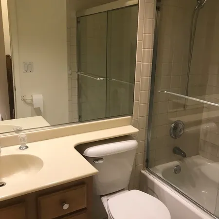 $2,375 | 320 Inverrary Lane, Deerfield, IL 60015