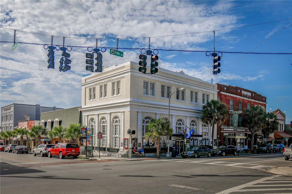 8065 Bridgeport Bay Circle Mount Dora, FL 32757 - Photo 50 of 60 front view of a building with a lot of flower plants