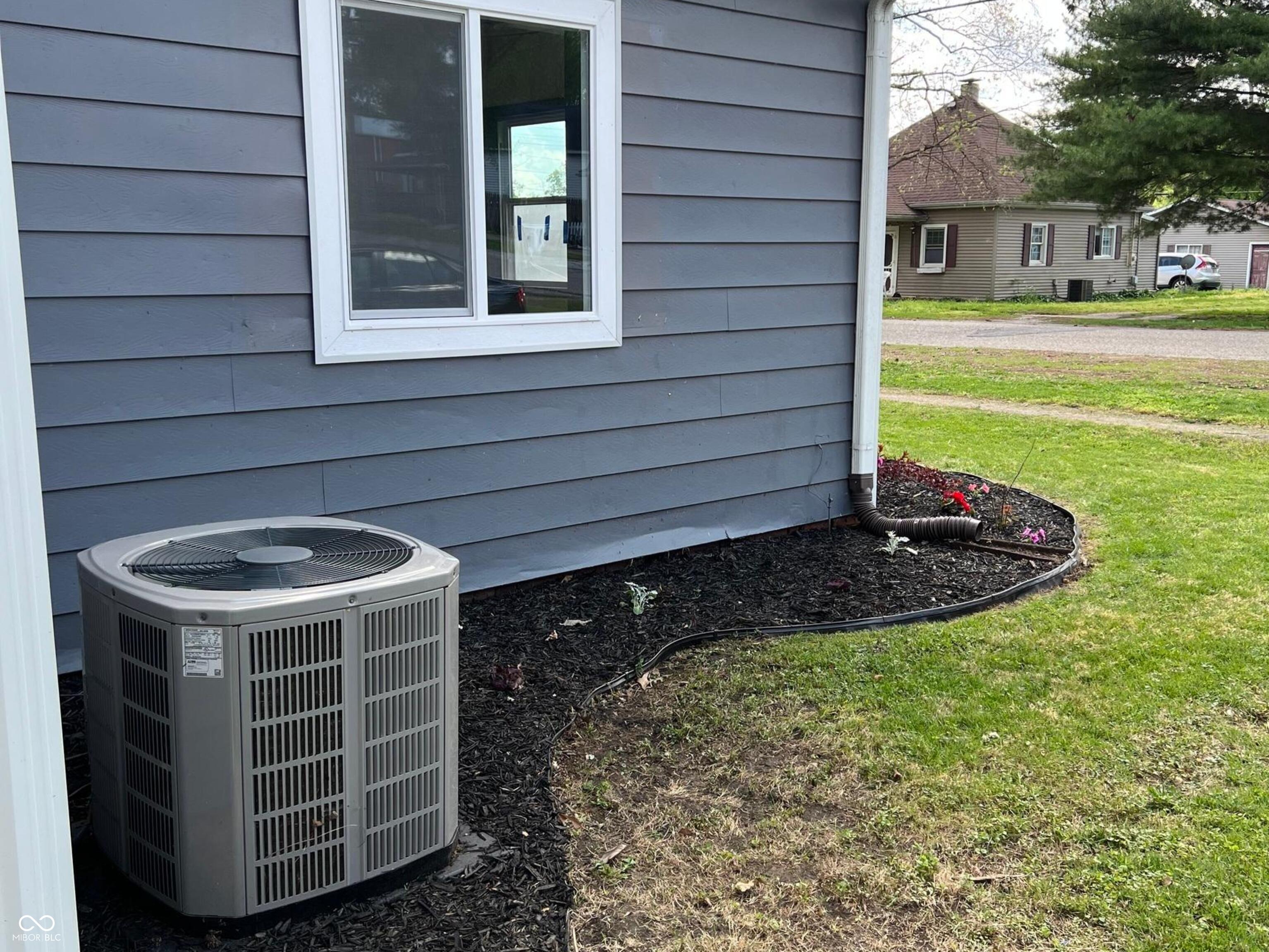 734 South 6th Street Clinton, IN 47842 - Photo 4 of 87
