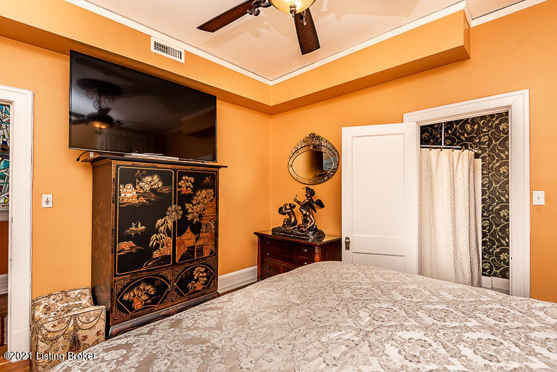 1028 Cherokee Road, Unit 3 Louisville, KY 40204 - Photo 25 of 39 2nd bedroom