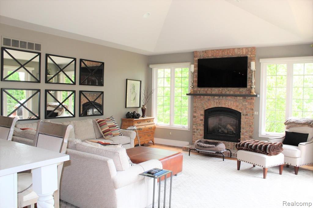 4588 Oakhurst Ridge Road Clarkston, MI 48348 - Photo 17 of 76