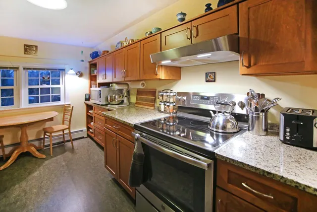 $395,000 | 12 Stillwater Circle, Salem, NH 03079