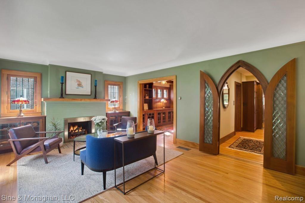 671 Washington Road Grosse Pointe, MI 48230 - Photo 2 of 62 001-hometown-visuals-2020_671-washington-gp.jpg-SMALL