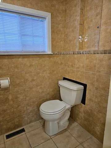 $1,875 | 238 South Sheridan Road, Lakemoor, IL 60051