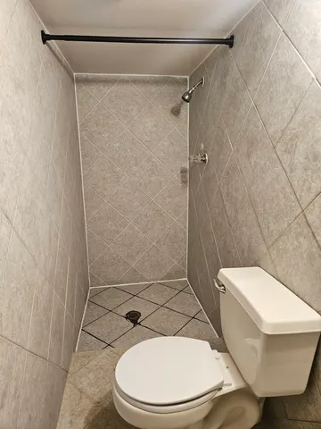 $1,875 | 238 South Sheridan Road, Lakemoor, IL 60051