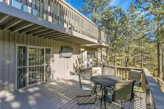 a view of house with a yard
