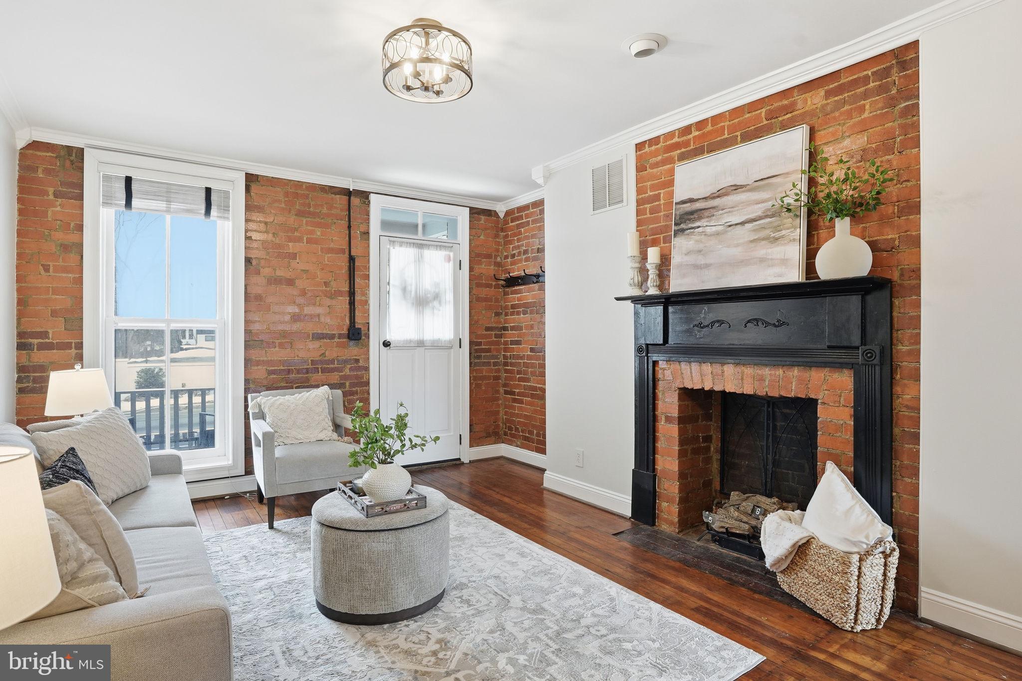 GORGEOUS living and entertianing space