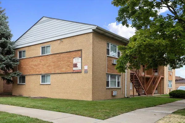 $1,195 | 6212 West 64th Place, Unit 202, Chicago, IL 60638