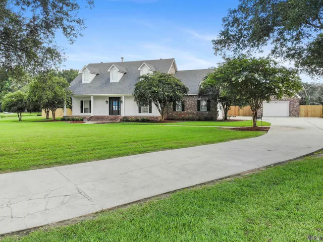 $899,000 | 8180 Beechwood Drive, Denham Springs, LA 70706