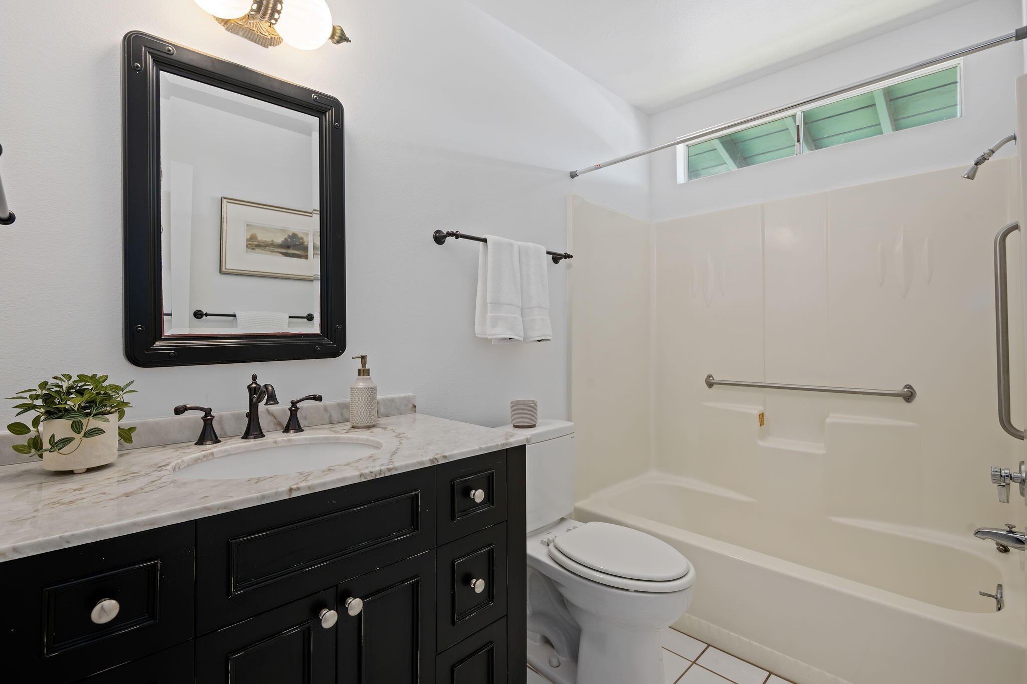 1749 La Coronilla Drive Santa Barbara, CA 93109 - Photo 29 of 40 Bathroom 2
