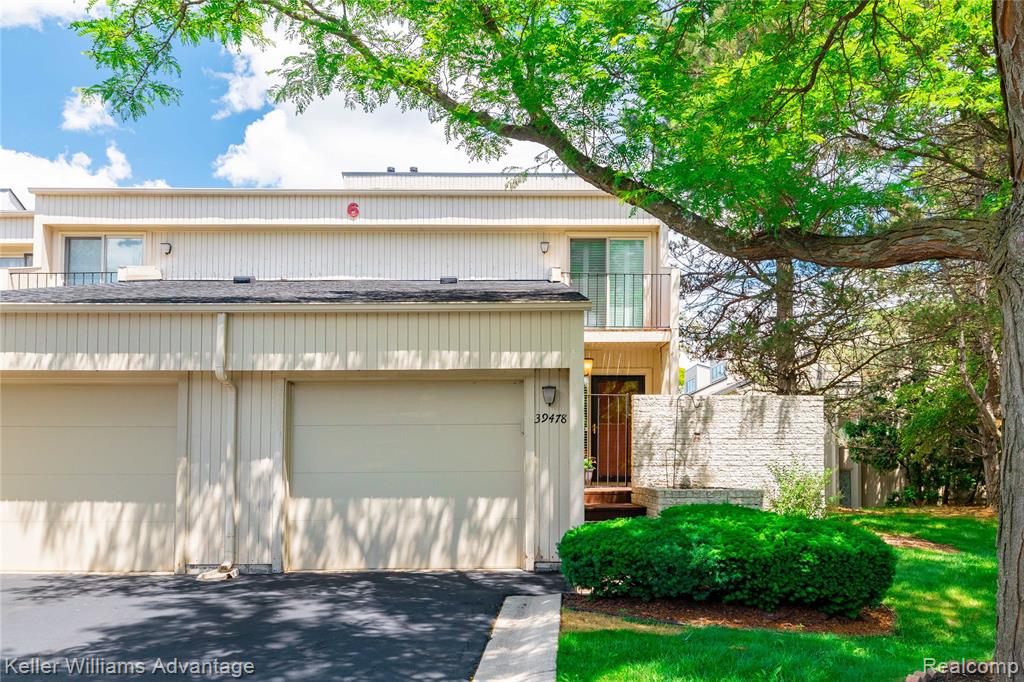 39478 Country Lane Novi, MI 48375 - Photo 2 of 38