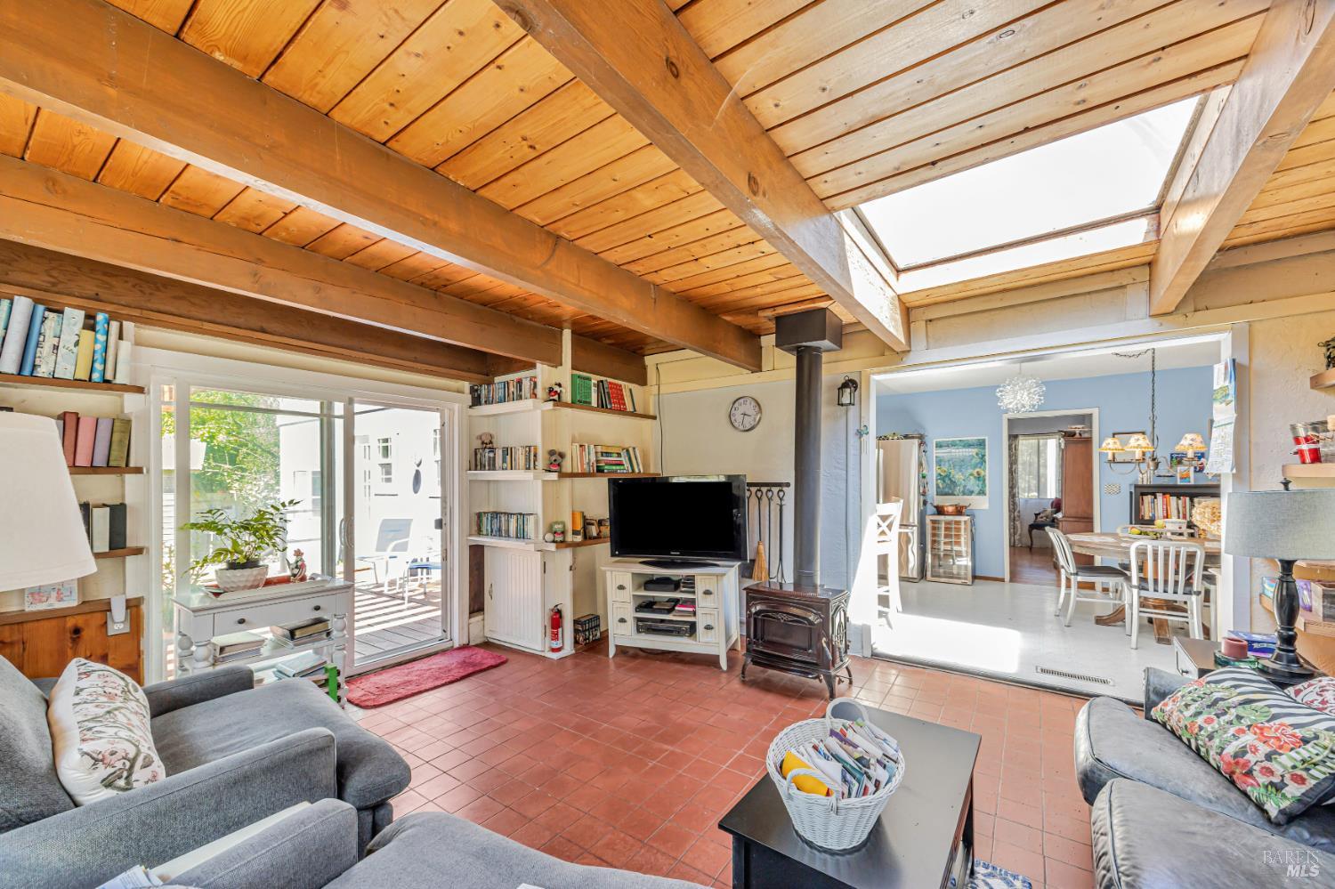3590 Burnside Road Sebastopol, CA 95472 - Photo 22 of 69 Living Room