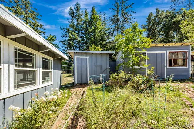 $1,099,000 | 3590 Burnside Road, Sebastopol, CA 95472