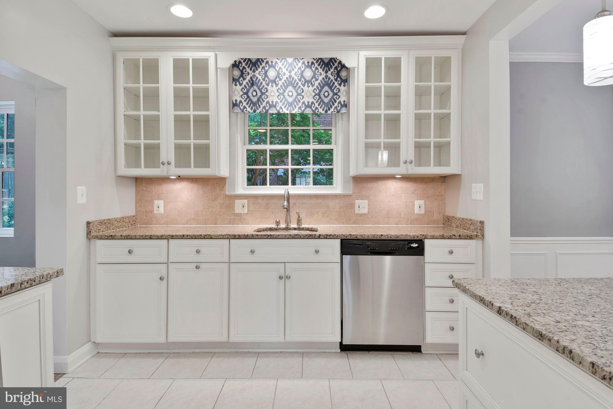 527 Yarmouth Road Towson, MD 21286 - Photo 25 of 61 cabinets, stainless steel sink, stainless steel
