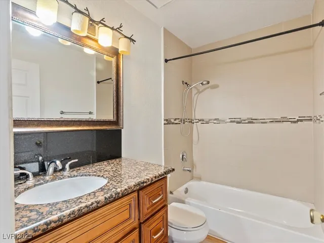 $1,495 | 5052 South Rainbow Boulevard, Unit 201, Las Vegas, NV 89118