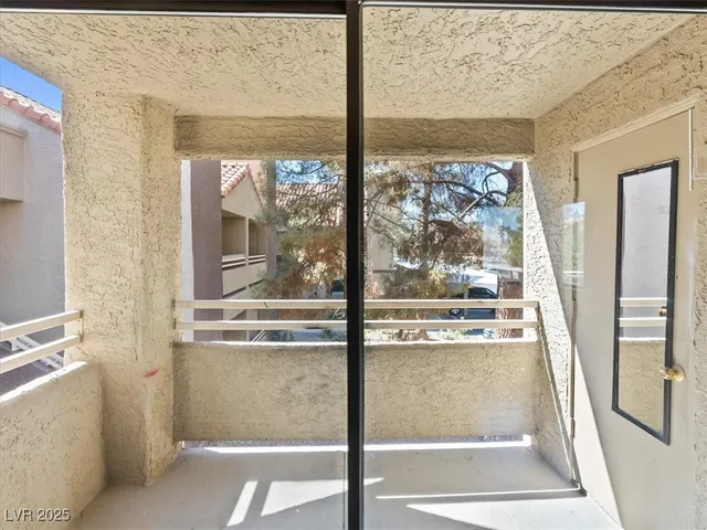 $1,495 | 5052 South Rainbow Boulevard, Unit 201, Las Vegas, NV 89118