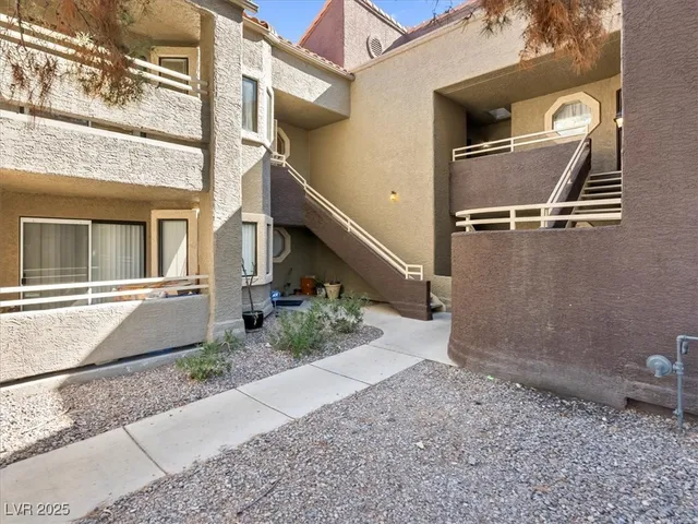 $1,495 | 5052 South Rainbow Boulevard, Unit 201, Las Vegas, NV 89118