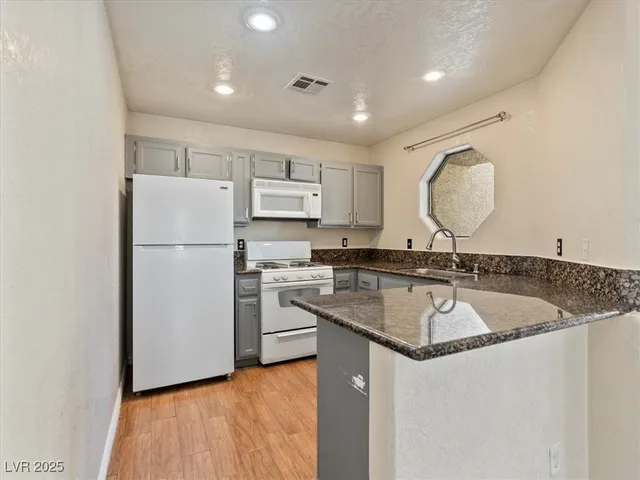 $1,495 | 5052 South Rainbow Boulevard, Unit 201, Las Vegas, NV 89118