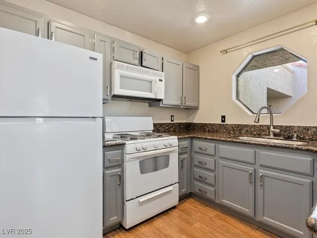 $1,495 | 5052 South Rainbow Boulevard, Unit 201, Las Vegas, NV 89118