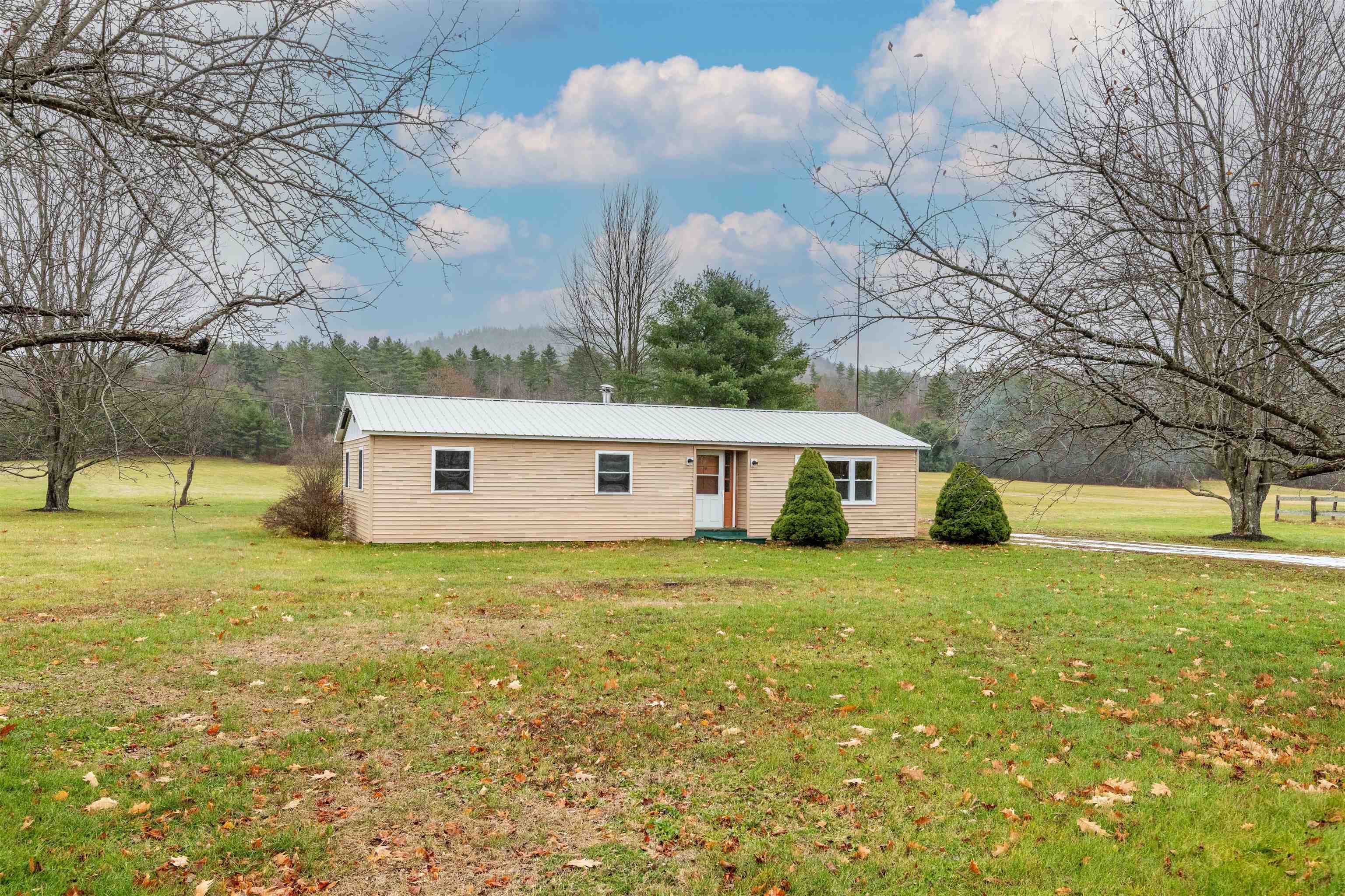 2276 County Road Haverhill, NH 03774 - Photo 2 of 27