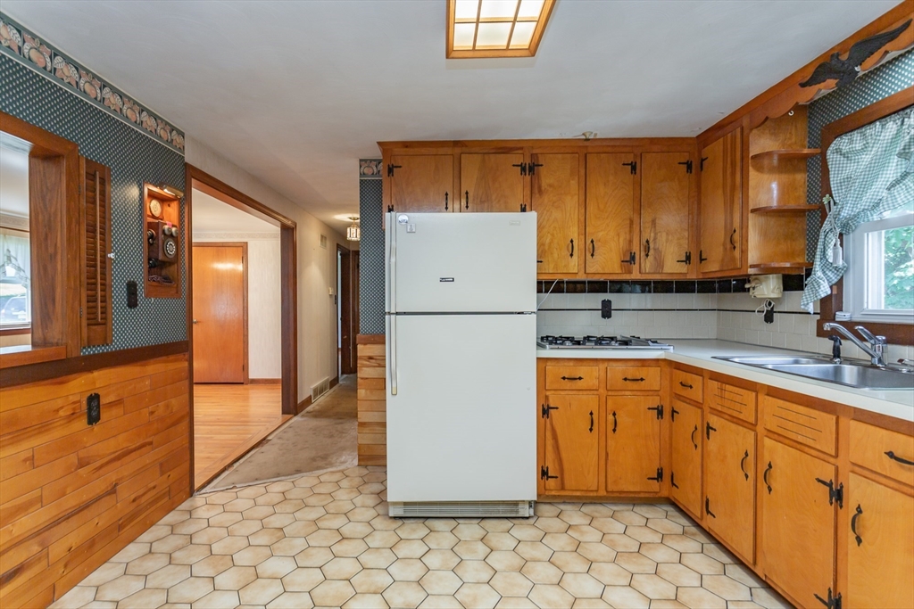 68 Redwood Road Somerset, MA 02726 - Photo 11 of 28 Gallery Image 11