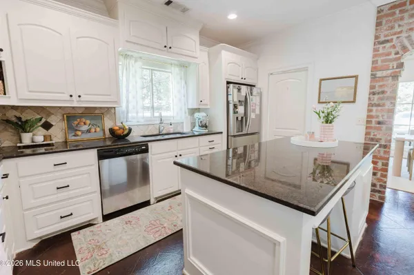 $262,500 | 5247 Suffolk Circle, Jackson, MS 39211