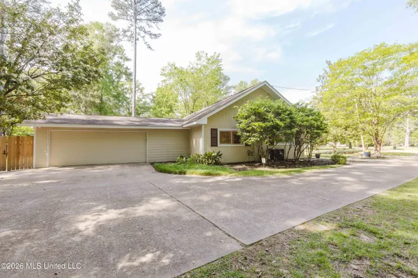 $262,500 | 5247 Suffolk Circle, Jackson, MS 39211