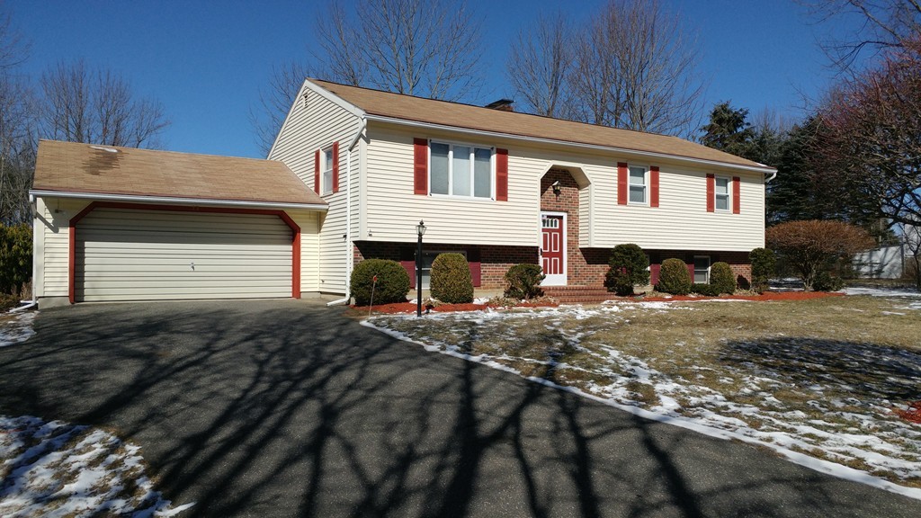 17 Podunk Road Sturbridge, MA 01566 - Photo 1 of 22 Gallery Image 1