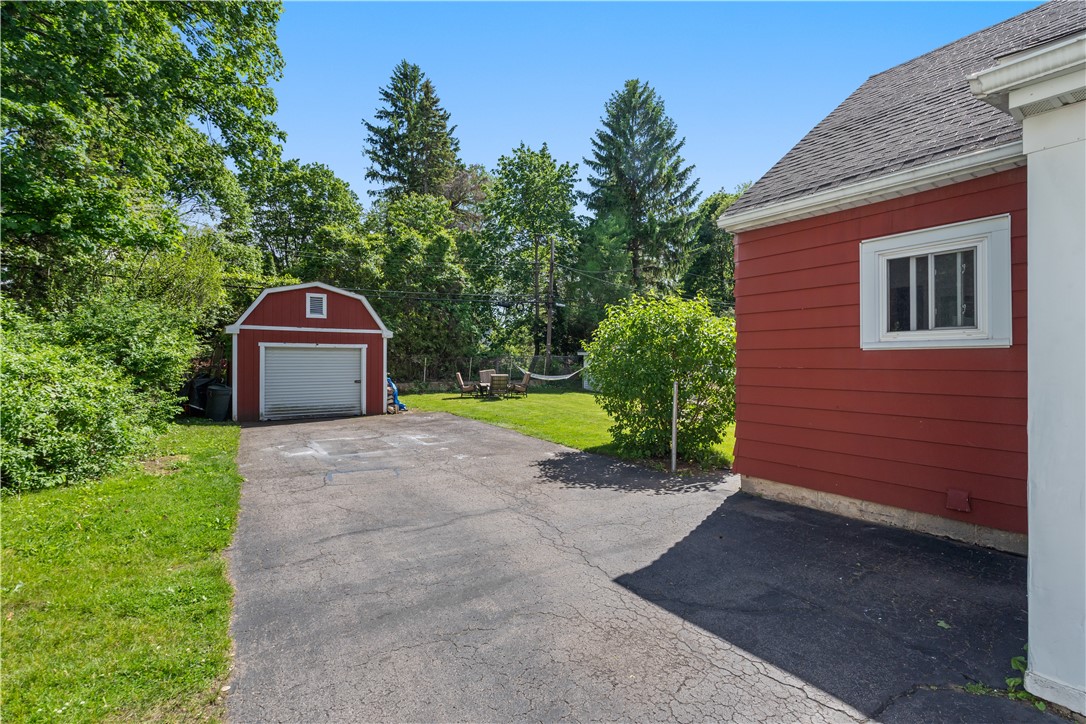 173 Coolidge Road Irondequoit, NY 14622 - Photo 4 of 46