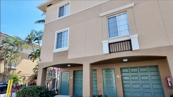$2,400 | 2891 Northeast 185th Street, Unit 1002, Aventura, FL 33180