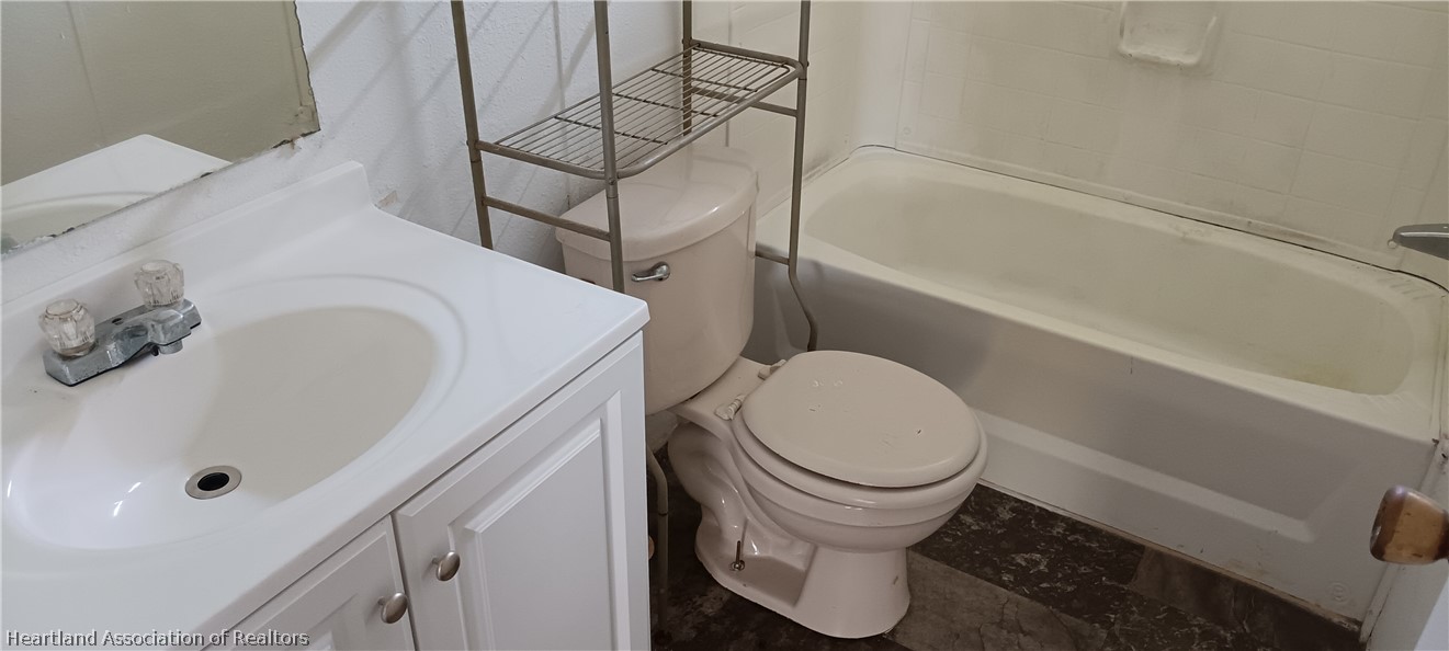 1026 Cardinal Road Wauchula, FL 33873 - Photo 10 of 12 a bathroom with a sink and a toilet