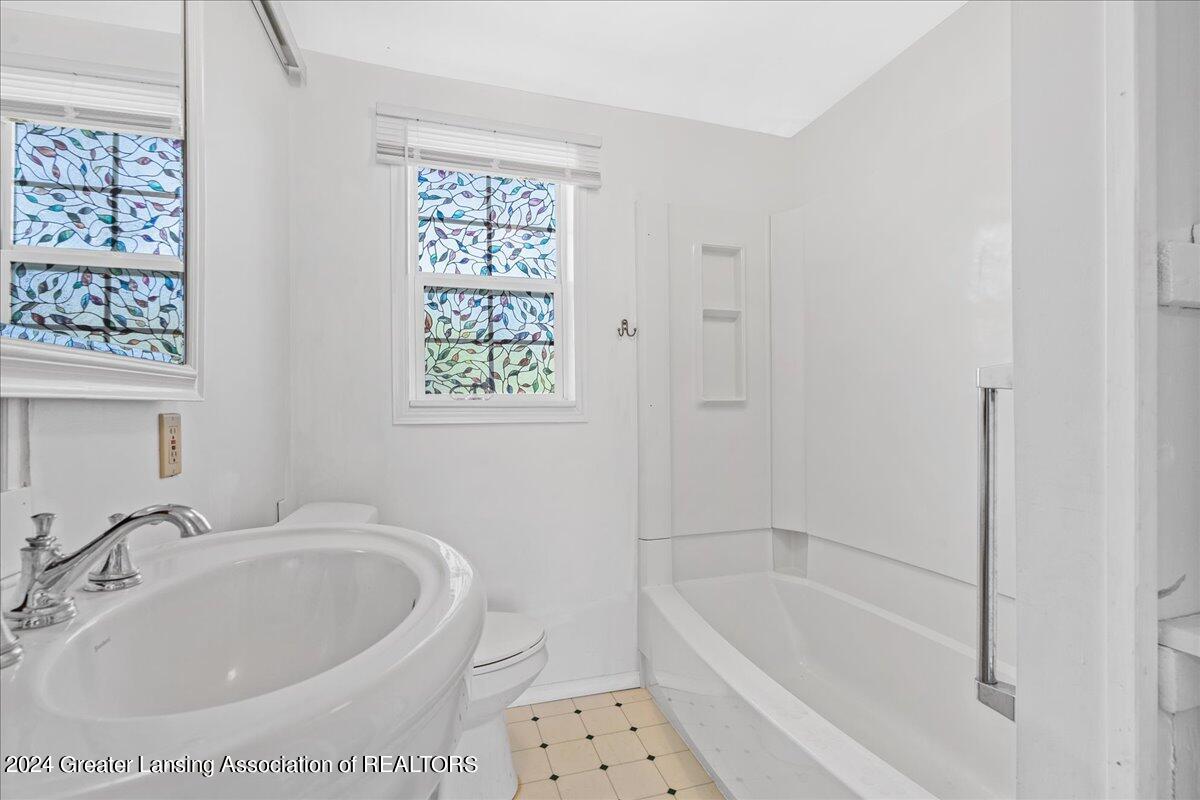 10700 West Jolly Road Lansing, MI 48911 - Photo 28 of 50 Primary Bath