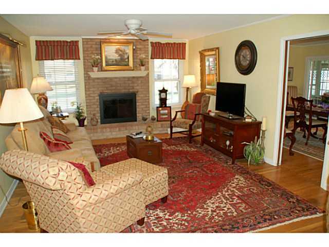 2296 Buckley Road Columbus, OH 43220 - Photo 2 of 15