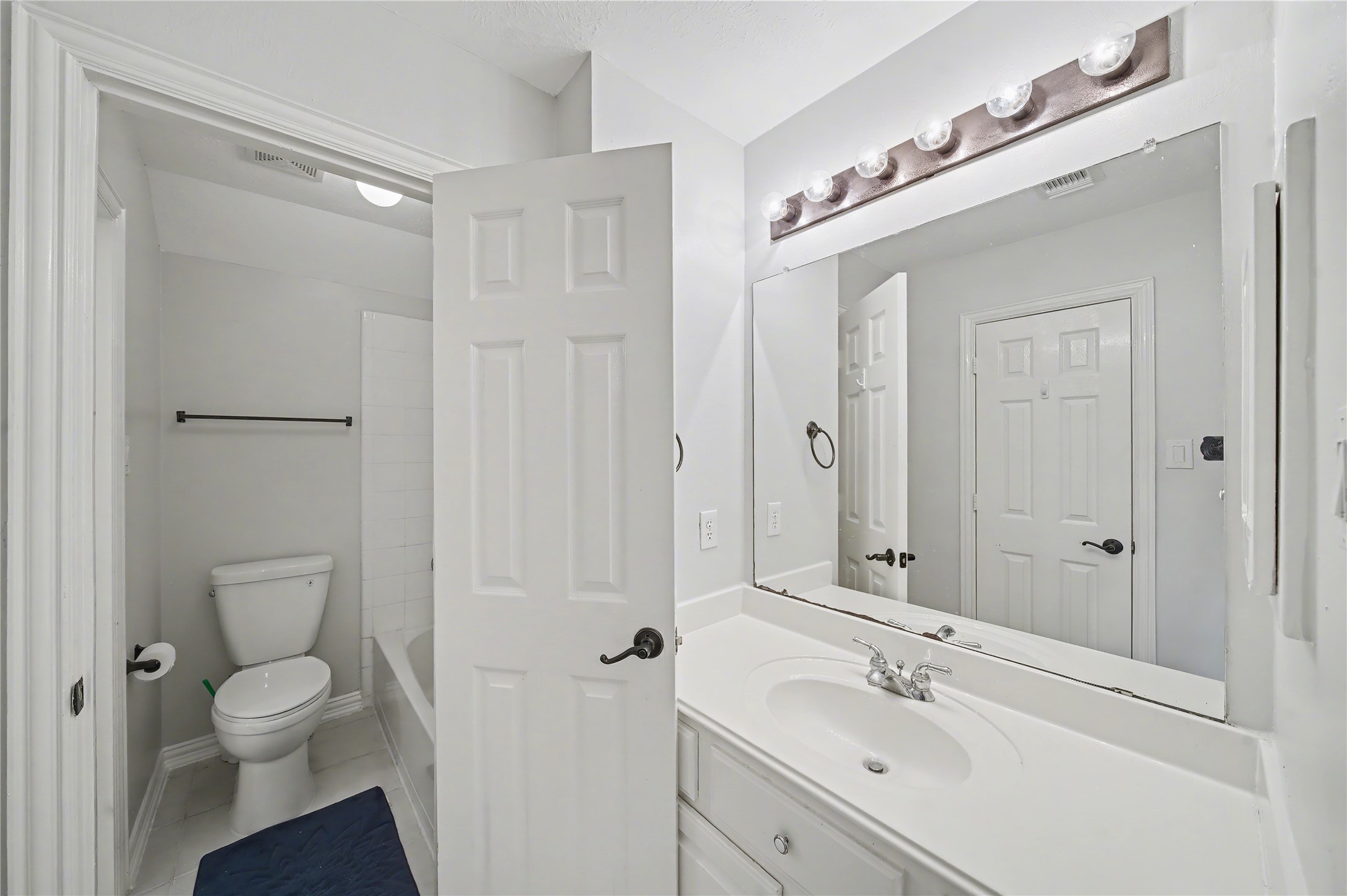 5403 Emerald Pointe Lane Sugar Land, TX 77479 - Photo 44 of 50 a bathroom with a sink a toilet and shower