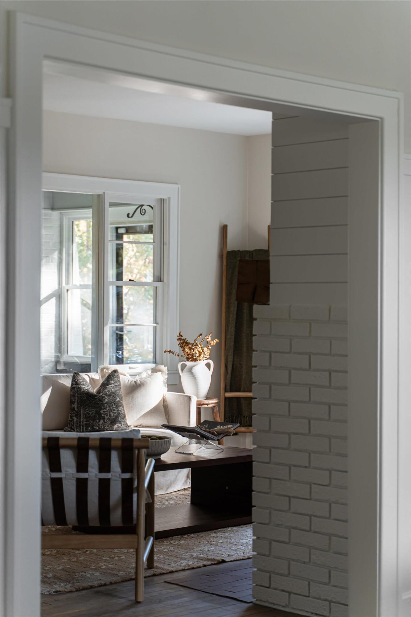 4391 Fruit Ridge Avenue Northwest Grand Rapids, MI 49544 - Photo 26 of 70 Living Room