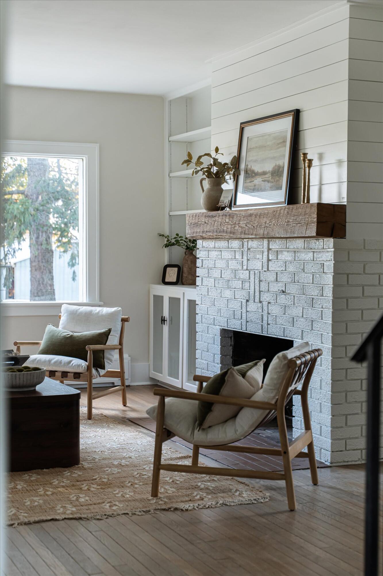 4391 Fruit Ridge Avenue Northwest Grand Rapids, MI 49544 - Photo 31 of 70 Living Room