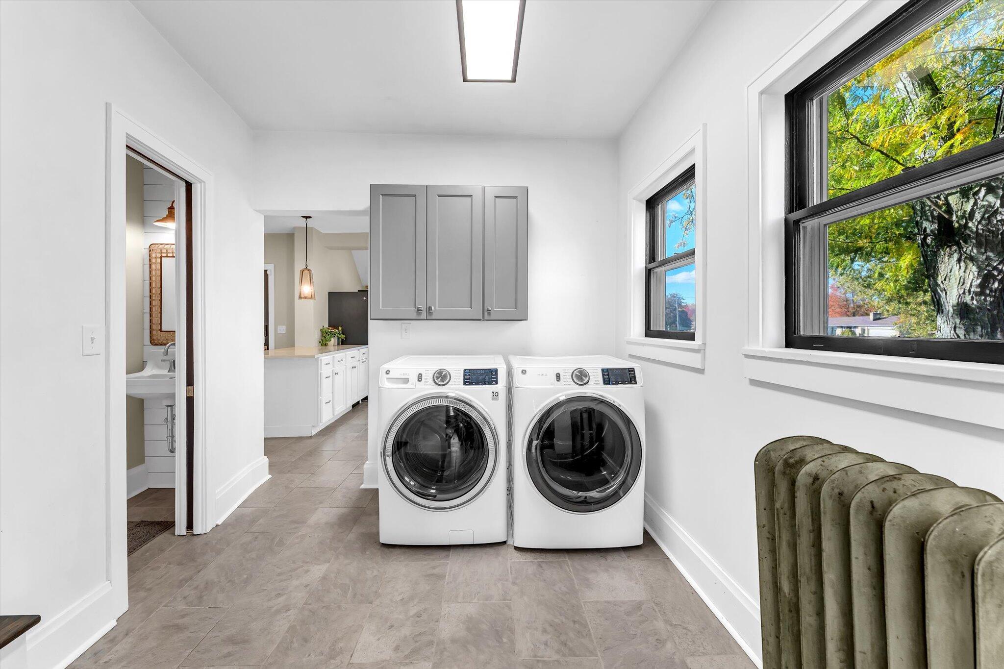 4391 Fruit Ridge Avenue Northwest Grand Rapids, MI 49544 - Photo 38 of 70 Main Floor Laundry