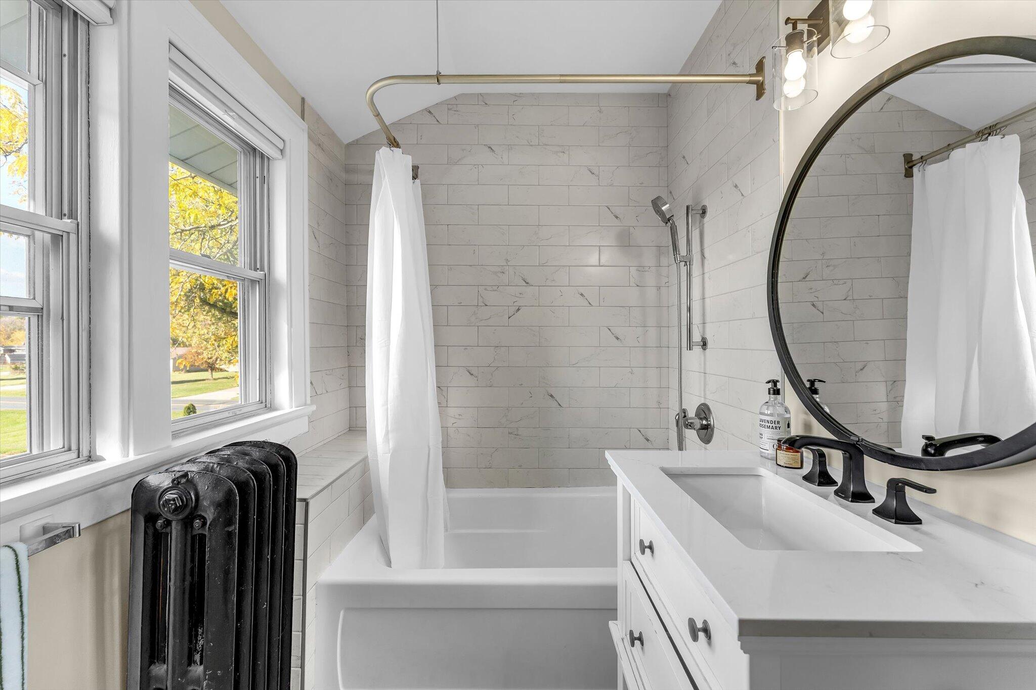 4391 Fruit Ridge Avenue Northwest Grand Rapids, MI 49544 - Photo 47 of 70 Full Bathroom