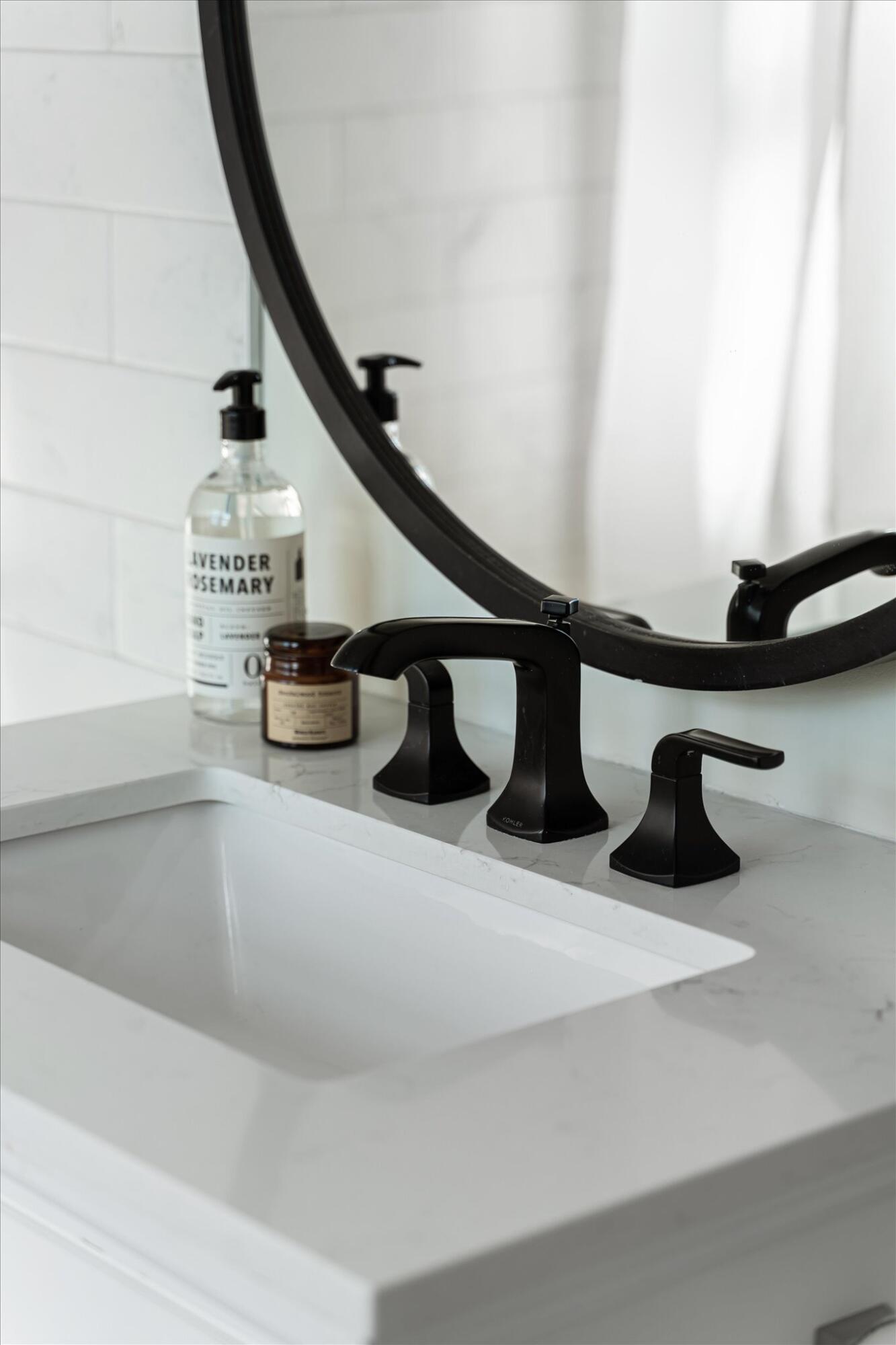 4391 Fruit Ridge Avenue Northwest Grand Rapids, MI 49544 - Photo 49 of 70 Full Bathroom