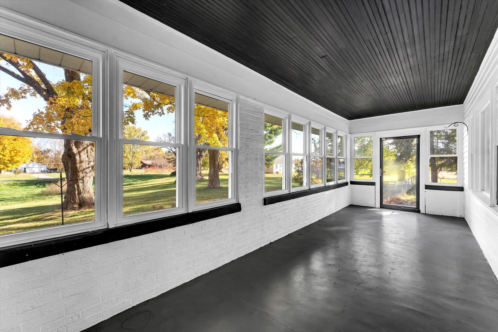 4391 Fruit Ridge Avenue Northwest Grand Rapids, MI 49544 - Photo 6 of 70 Three-season Porch