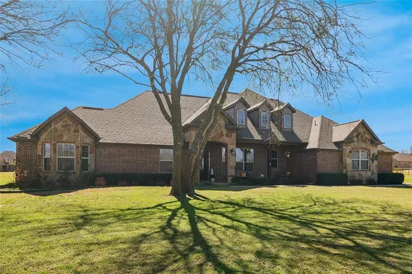$750,000 | 82 Forest Hills Circle, Gunter, TX 75058