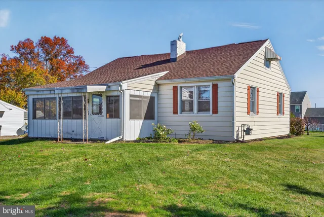 a view of front of house with a yard