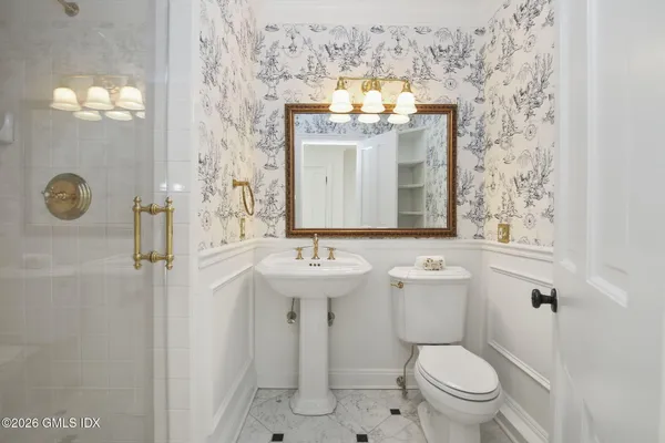 $4,950,000 | 40 Ridgeview Avenue, Greenwich, CT 06830