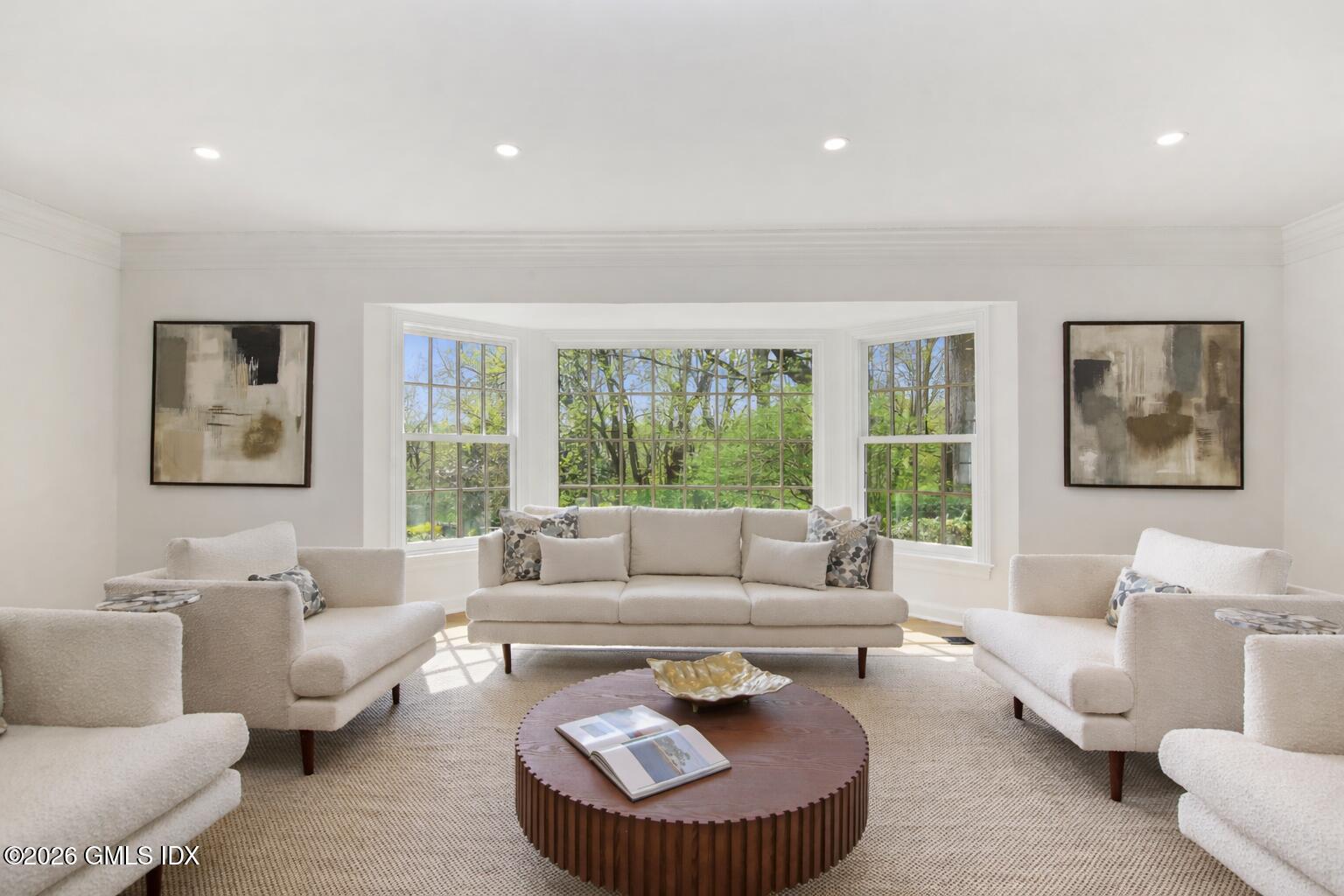 40 Ridgeview Avenue Greenwich, CT 06830 - Photo 7 of 15 40 Ridgeview Living Room